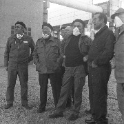 Е.П. Славский, руководство УС-605 наблюдают за ходом работ на площадке ЧАЭС. 
ЧУ «Центратомархив». Ф. 20/2. Оп. 1фд. Д. 94. Л. 2.
