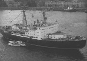 Атомный ледокол Ленин г. Ленинград, набережная Лейтенанта Шмидта. 1959 г.